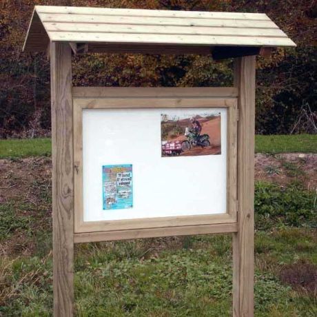 Vitrine extérieure bois sur pieds Vitrine extérieure bois sur pieds