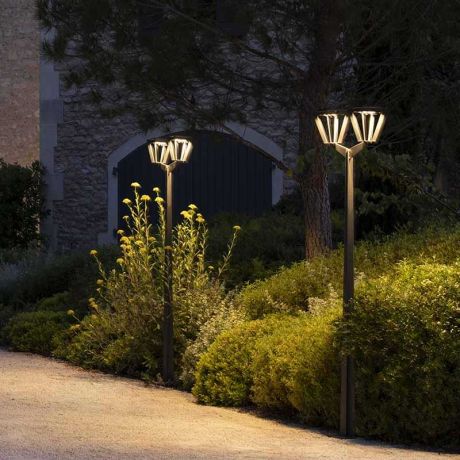 Lampadaire solaire et rechargeable double 2,2 m Lampadaire solaire et rechargeable double 2,2 m